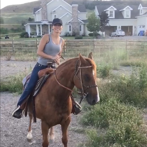 Meet your Posher, Lisa - Picture 1 of 1